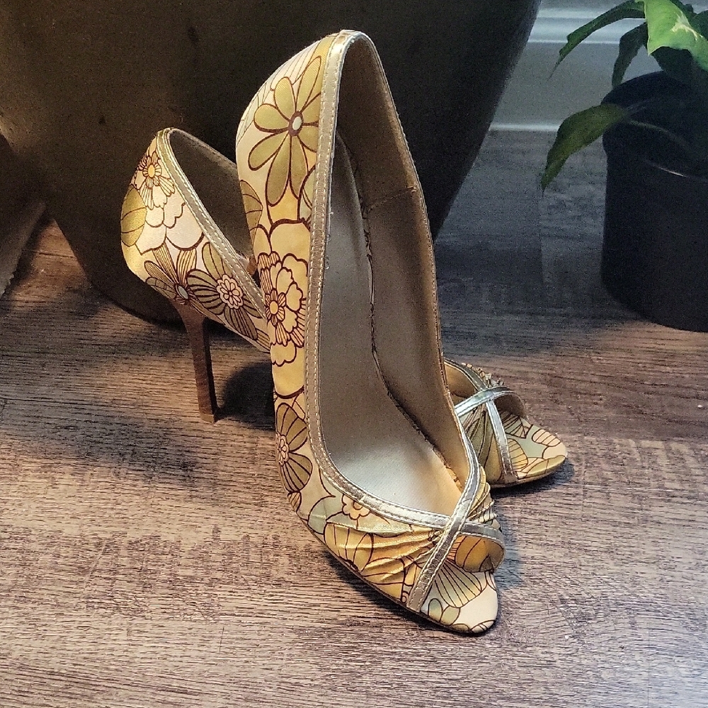 Charlotte Russe Cream and Gold Stiletto Heels